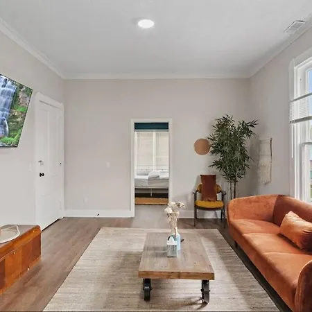 2 Units Combined - Historic 5Br - 2 Living - 2 Kitchens Villa